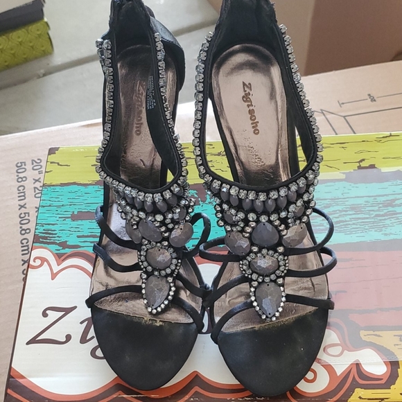 Shoes - Picture 3 of 5